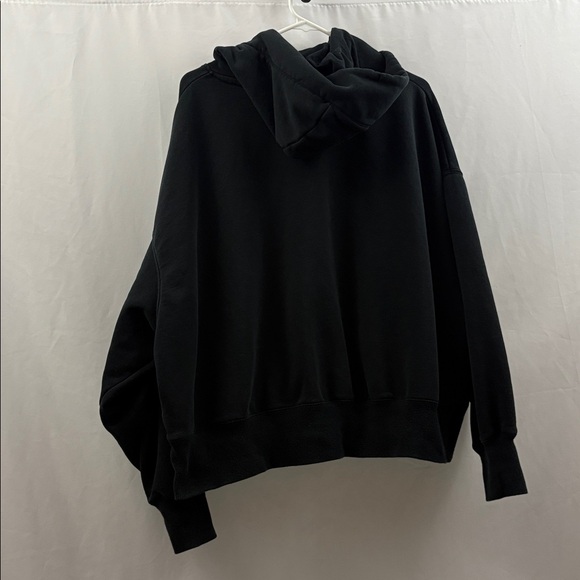 Nike Women’s Cropped Hoodie Size Medium Black Center Swoosh - Picture 9 of 9